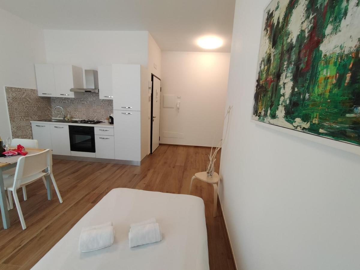 阿其利亚Viriamo House Roma公寓 外观 照片