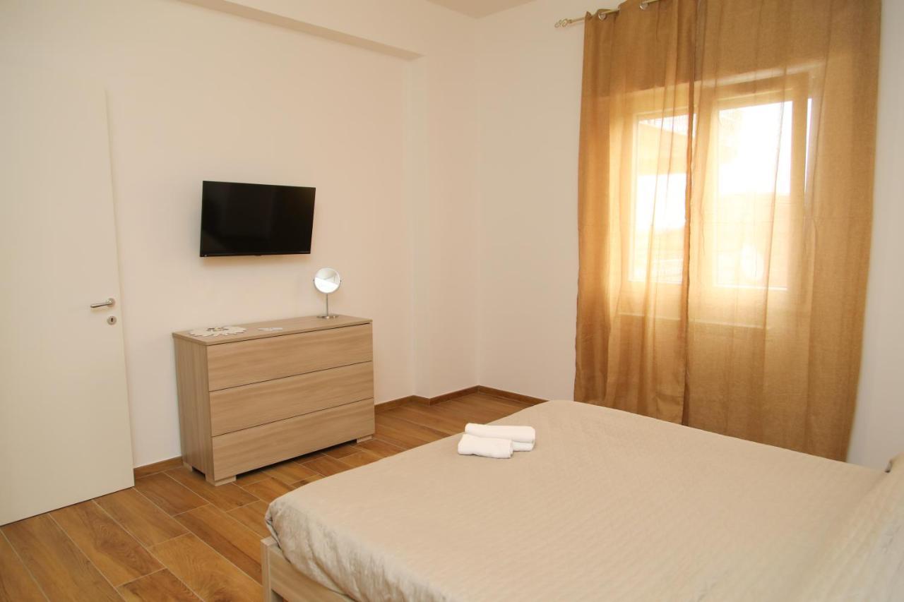 阿其利亚Viriamo House Roma公寓 外观 照片