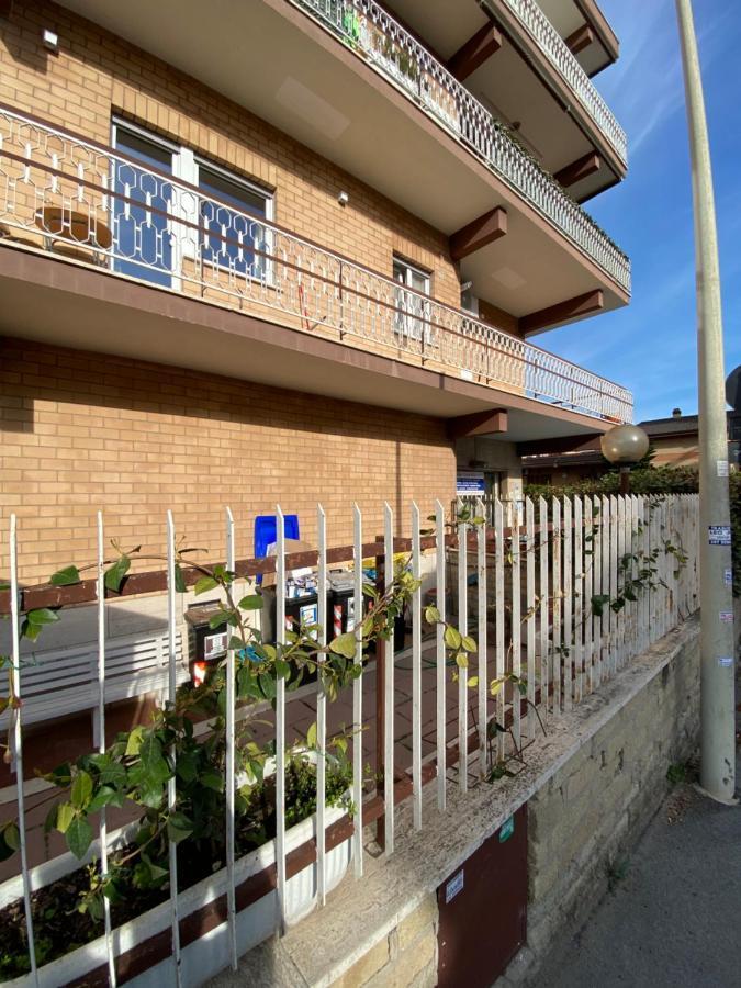 阿其利亚Viriamo House Roma公寓 外观 照片